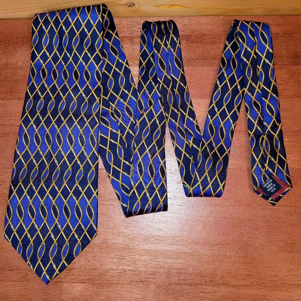 Clever Belt & Buckles on Jos.A.Bank Corporate Collection 100% Silk Tie Navy Gold